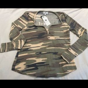 SOCIALITE Nordstrom Camouflage Waffle Knit Long Sleeve Shirt with V Neck NWT